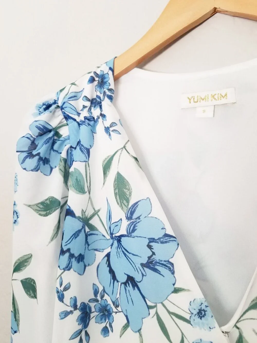 Yumi Kim Kiss And Make Up Wrap Tie Blouse Top S Precious Moments Floral $138